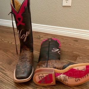 Tin Haul Wmns Breast Cancer Support Boots
